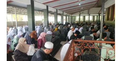 Lepas Ketegangan Usai Ujian, Santri Ponpes Huffadh Tasywiqu Al Quran Bertolak ke Jakarta via Jalur Religi