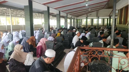 Lepas Ketegangan Usai Ujian, Santri Ponpes Huffadh Tasywiqu Al Quran Bertolak ke Jakarta via Jalur Religi